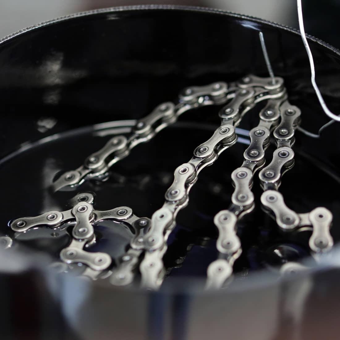 How To: Maintain a Waxed Chain In All Conditions – SILCA