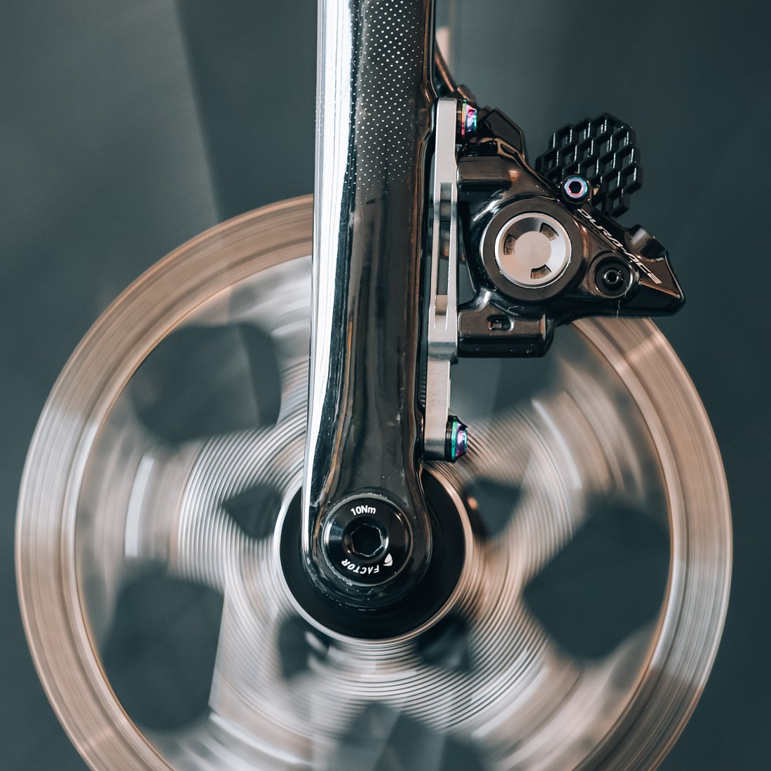 absoluteBLACK Flat-Mount disc brake adaptors for Shimano Road calipers