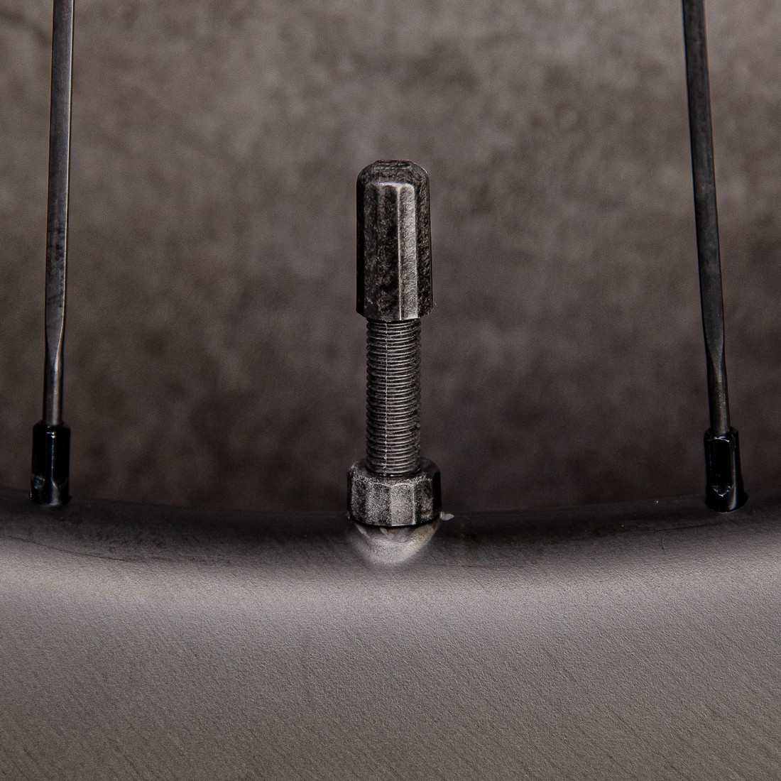 absoluteBLACK Aether carbon ultra-light tubeless valves