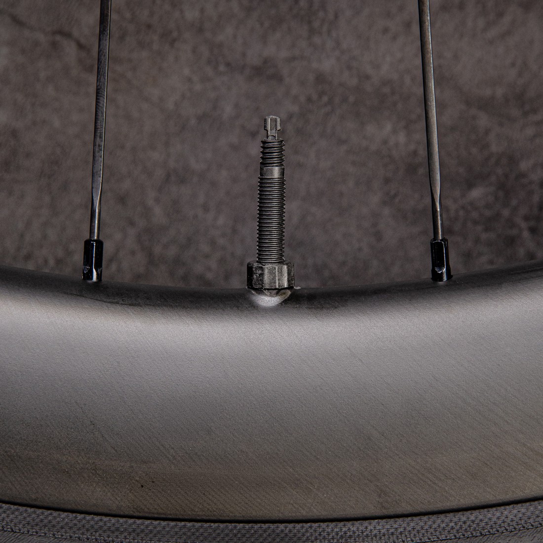 absoluteBLACK Aether carbon ultra-light tubeless valves