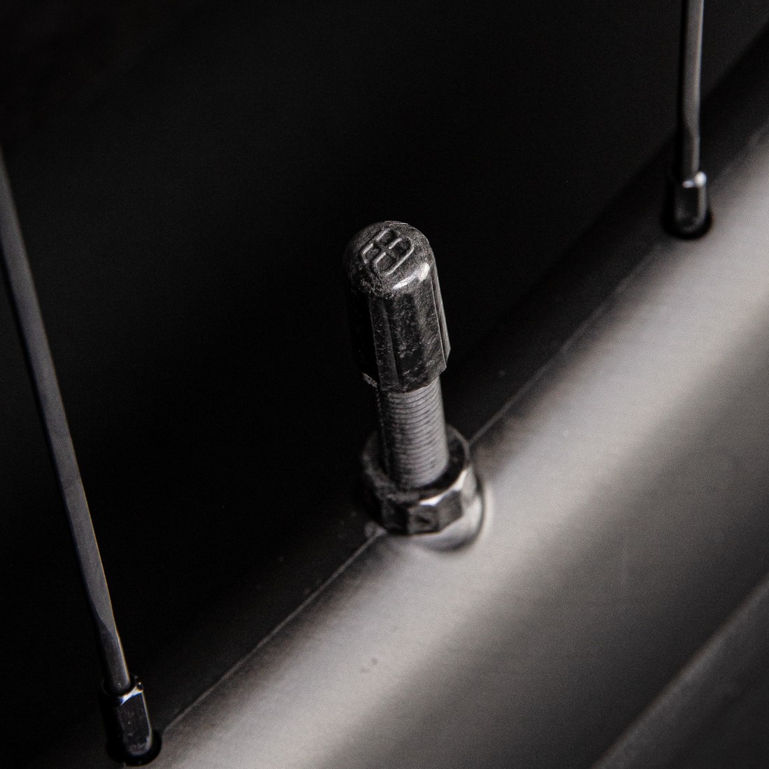 absoluteBLACK Aether carbon ultra-light tubeless valves