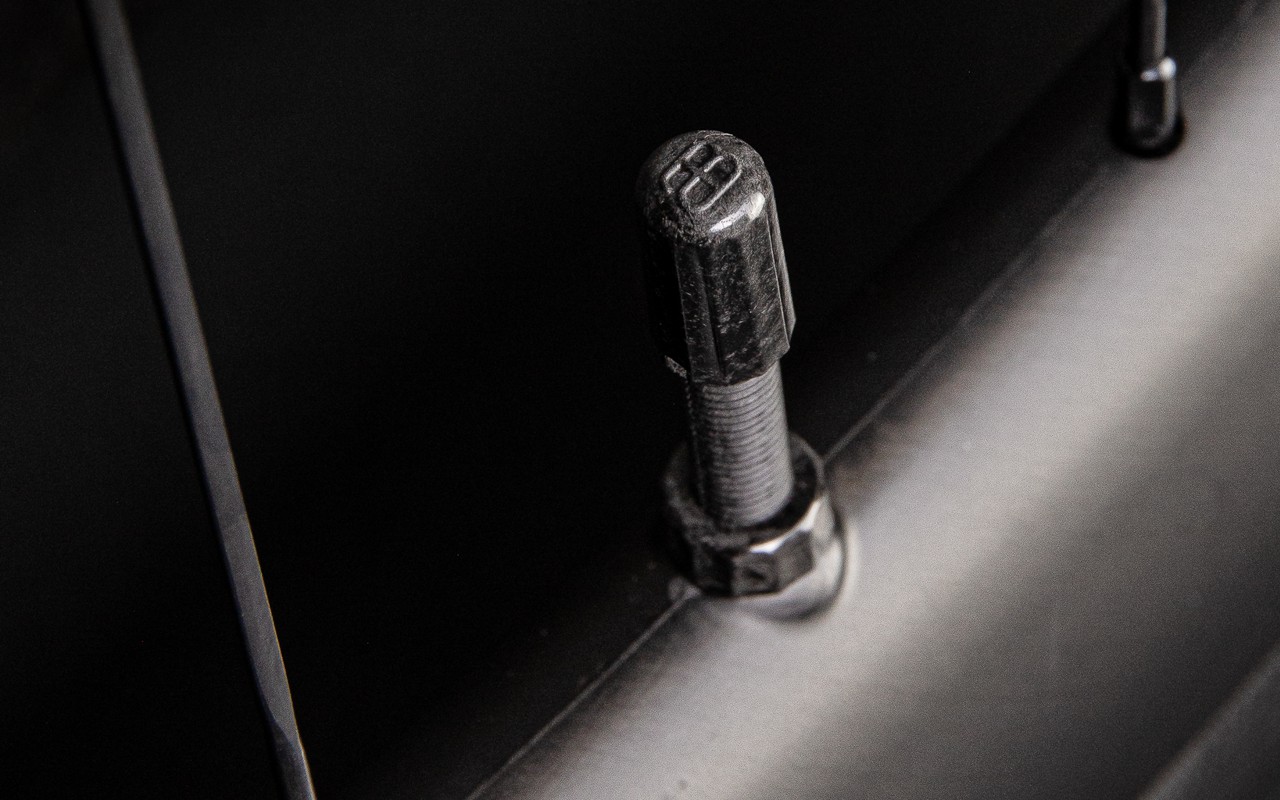 absoluteBLACK Aether carbon ultra-light tubeless valves